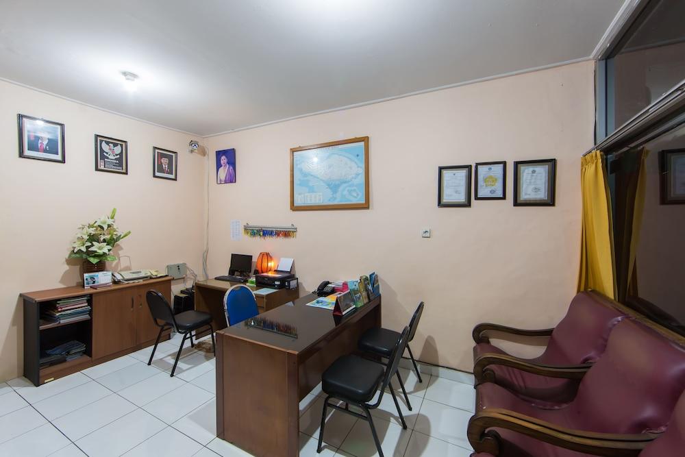 Oyo 3134 Puri Tamu Hotel جيمباران المظهر الخارجي الصورة